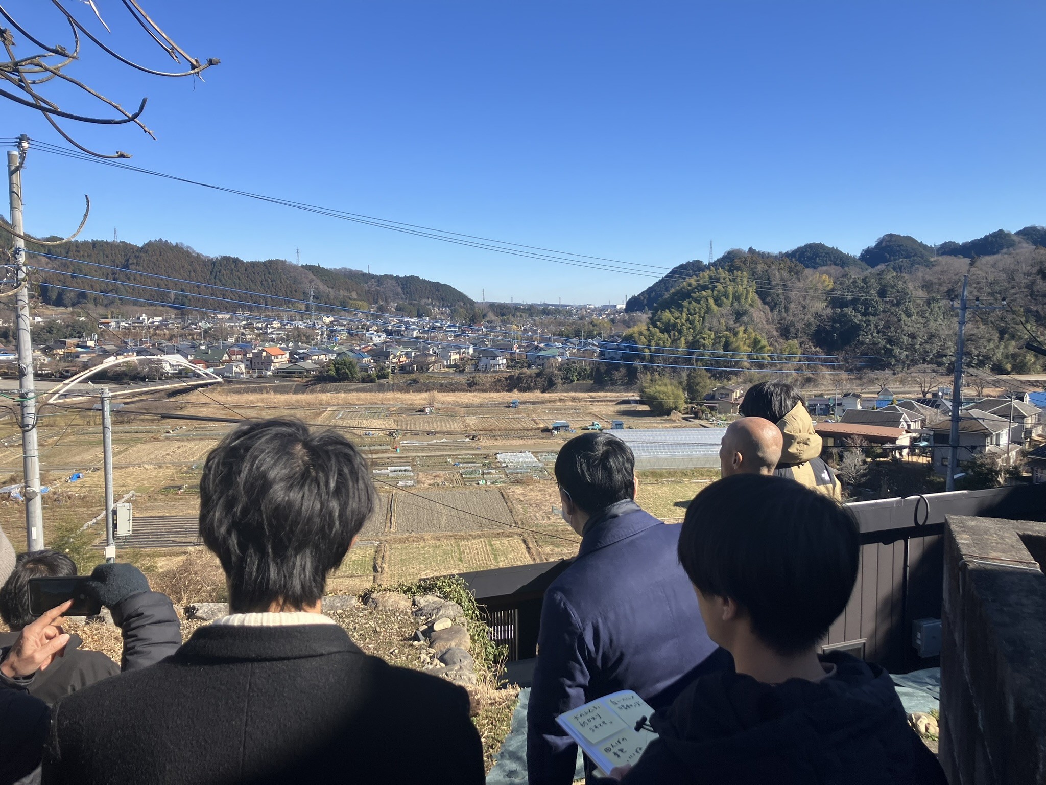 自然の中で思考する様子